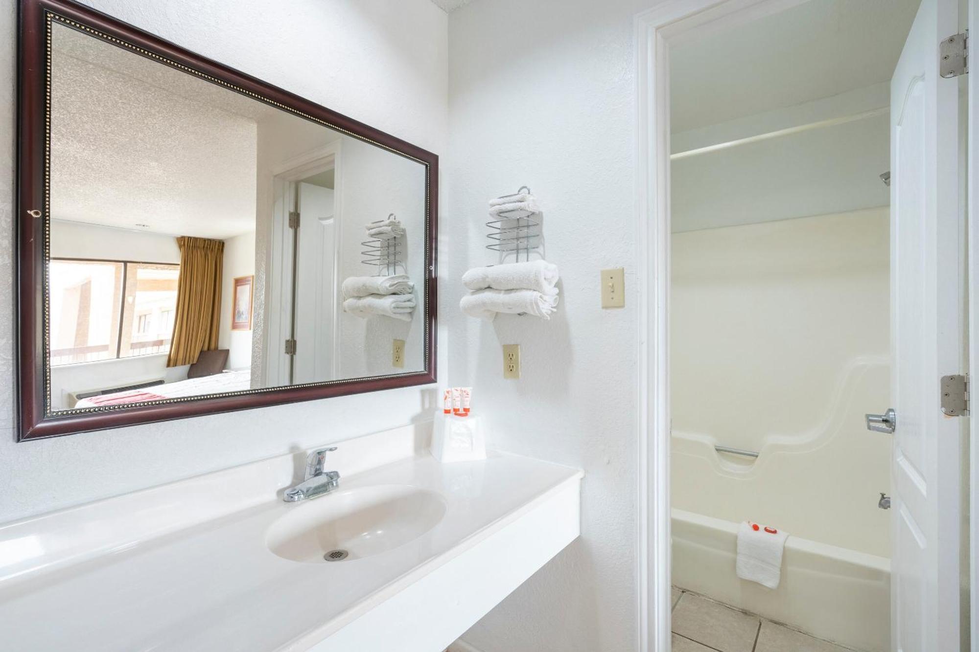 Oyo Hotel Groesbeck Eksteriør bilde