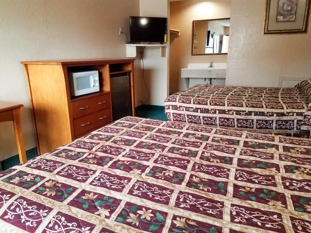 Oyo Hotel Groesbeck Eksteriør bilde