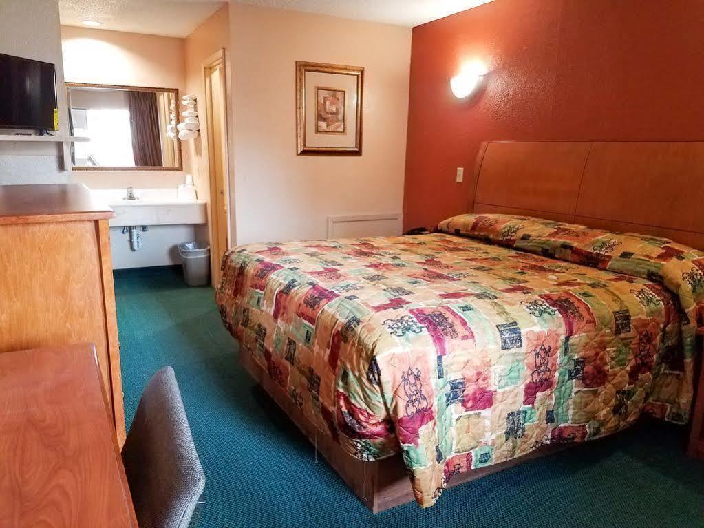 Oyo Hotel Groesbeck Eksteriør bilde