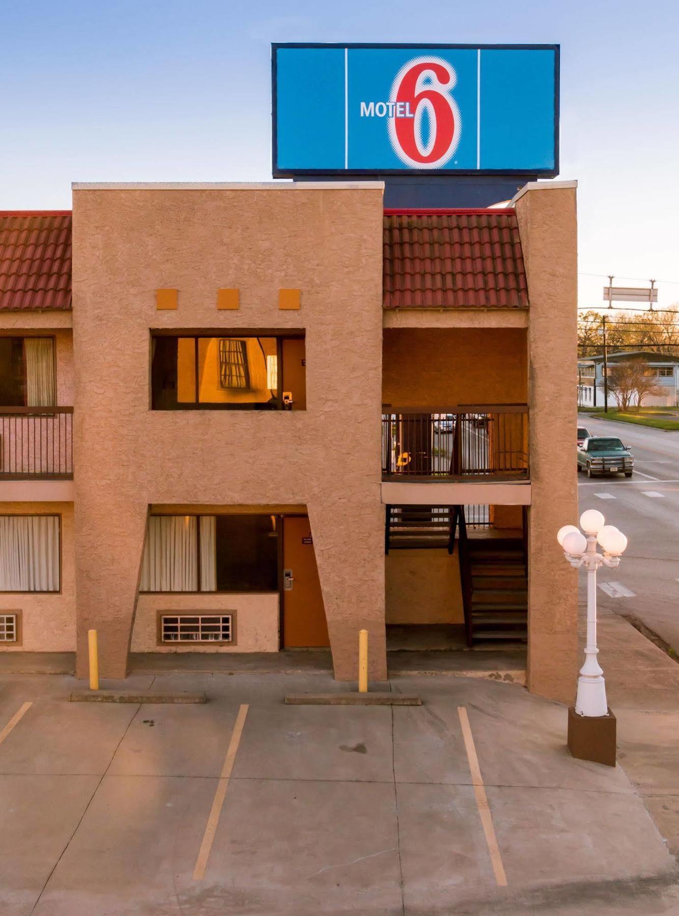 Oyo Hotel Groesbeck Eksteriør bilde